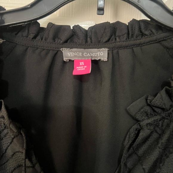 Vince Camuto Black Patterned Blouse NWT retail $68 - Picture 3 of 5